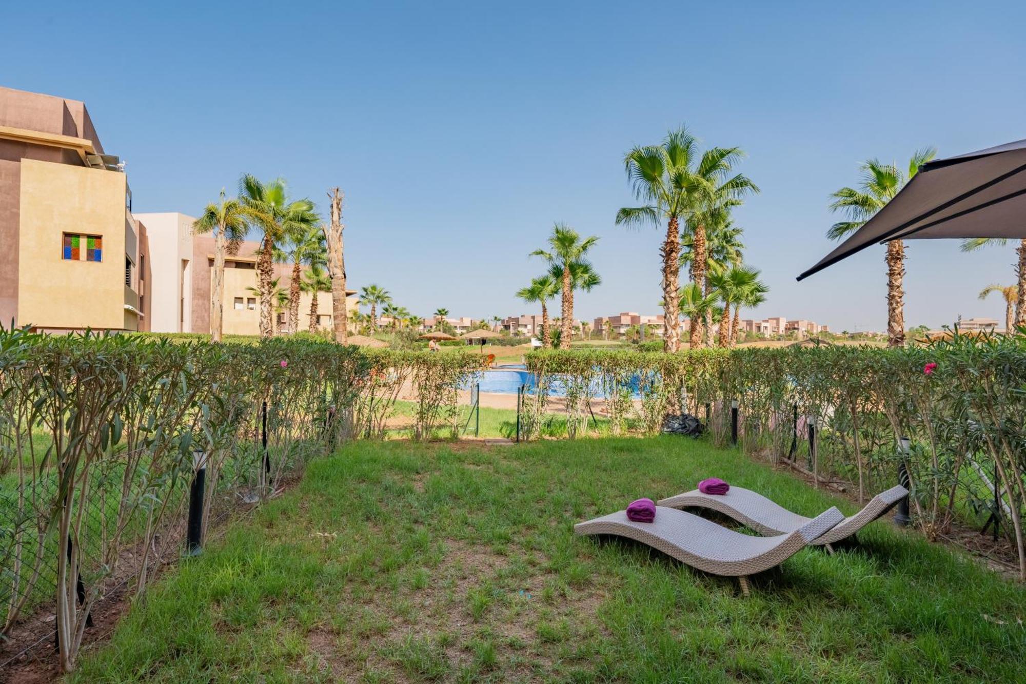 Relax Front Of Pool - Golf- Fiber Optic