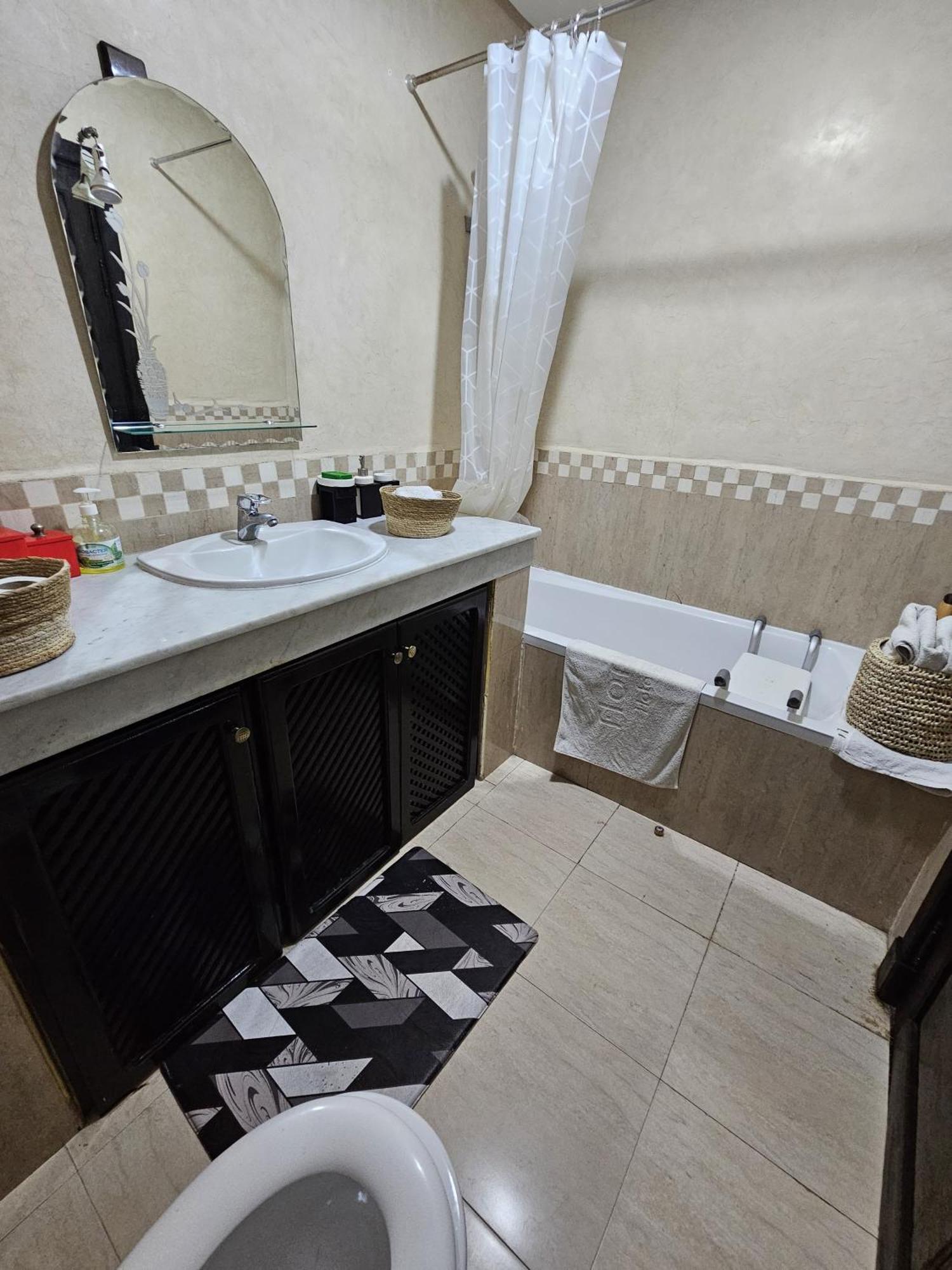 Apartment Douillet Au Centre Gueliz
