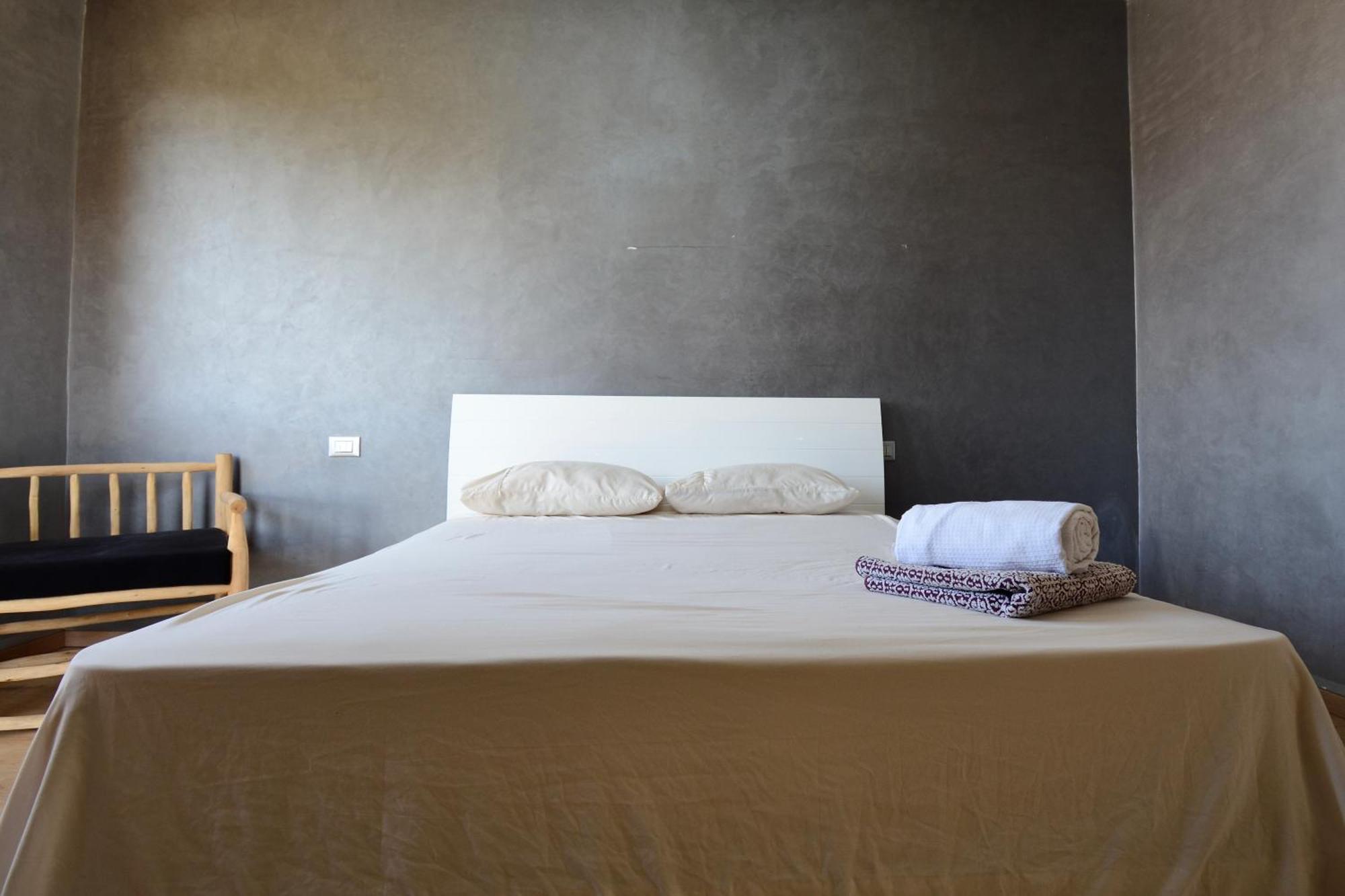 2 King Suites- Pool,ac & Parking-central Location Villa