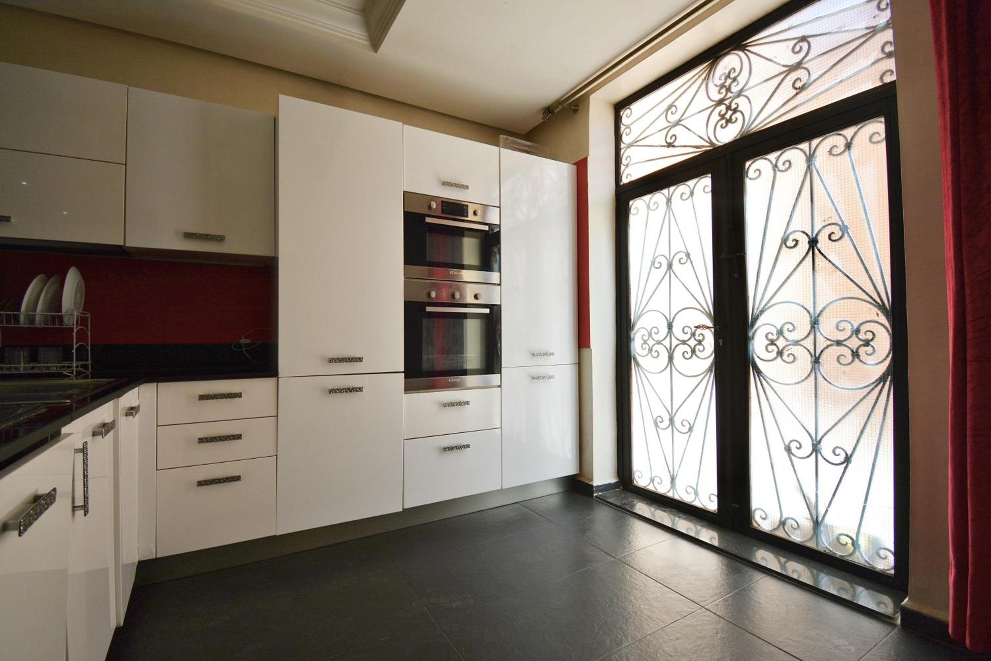 Villa 2 King Suites- Pool,ac & Parking-central Location Marrakesh