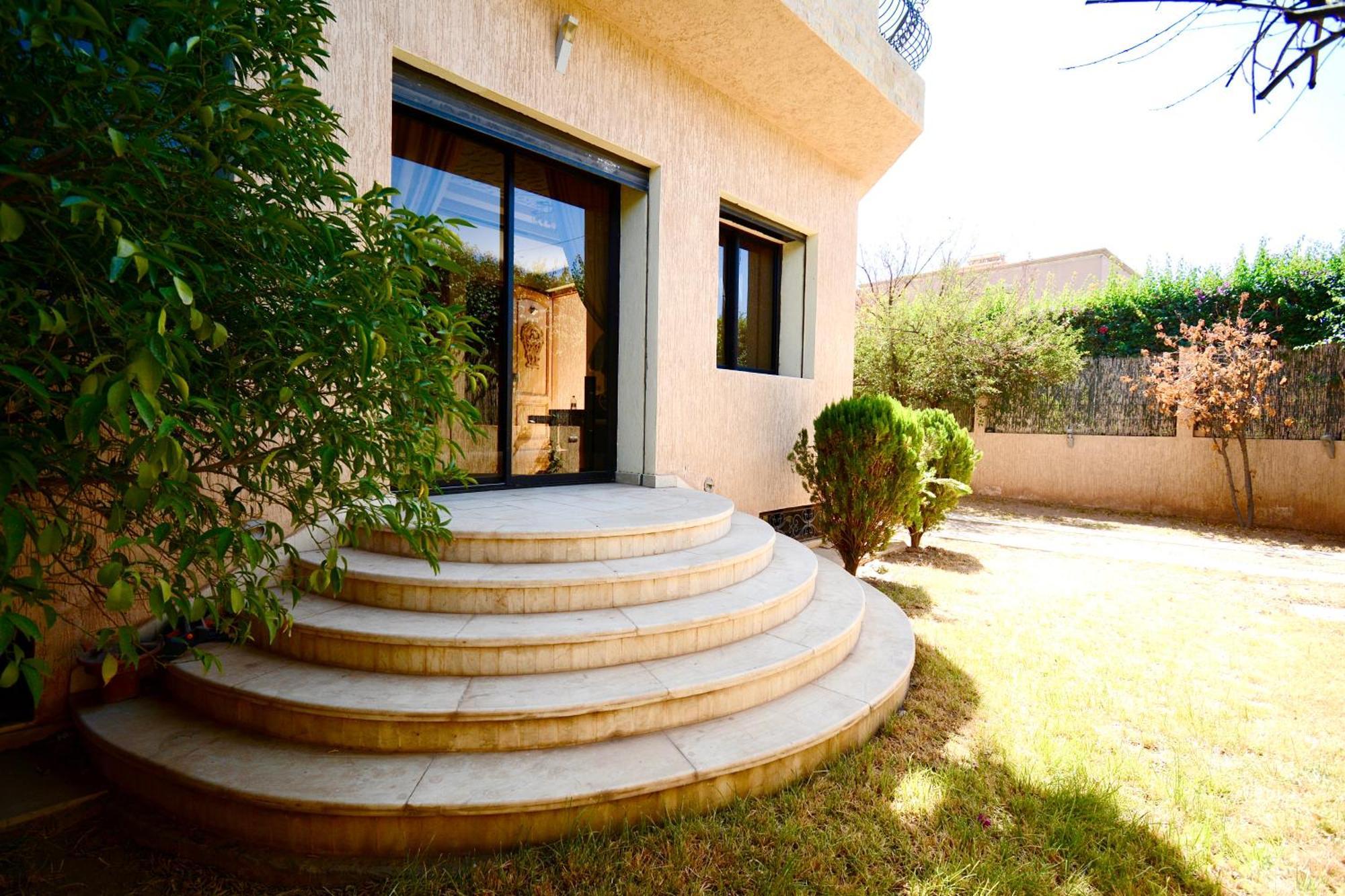 2 King Suites- Pool,ac & Parking-central Location