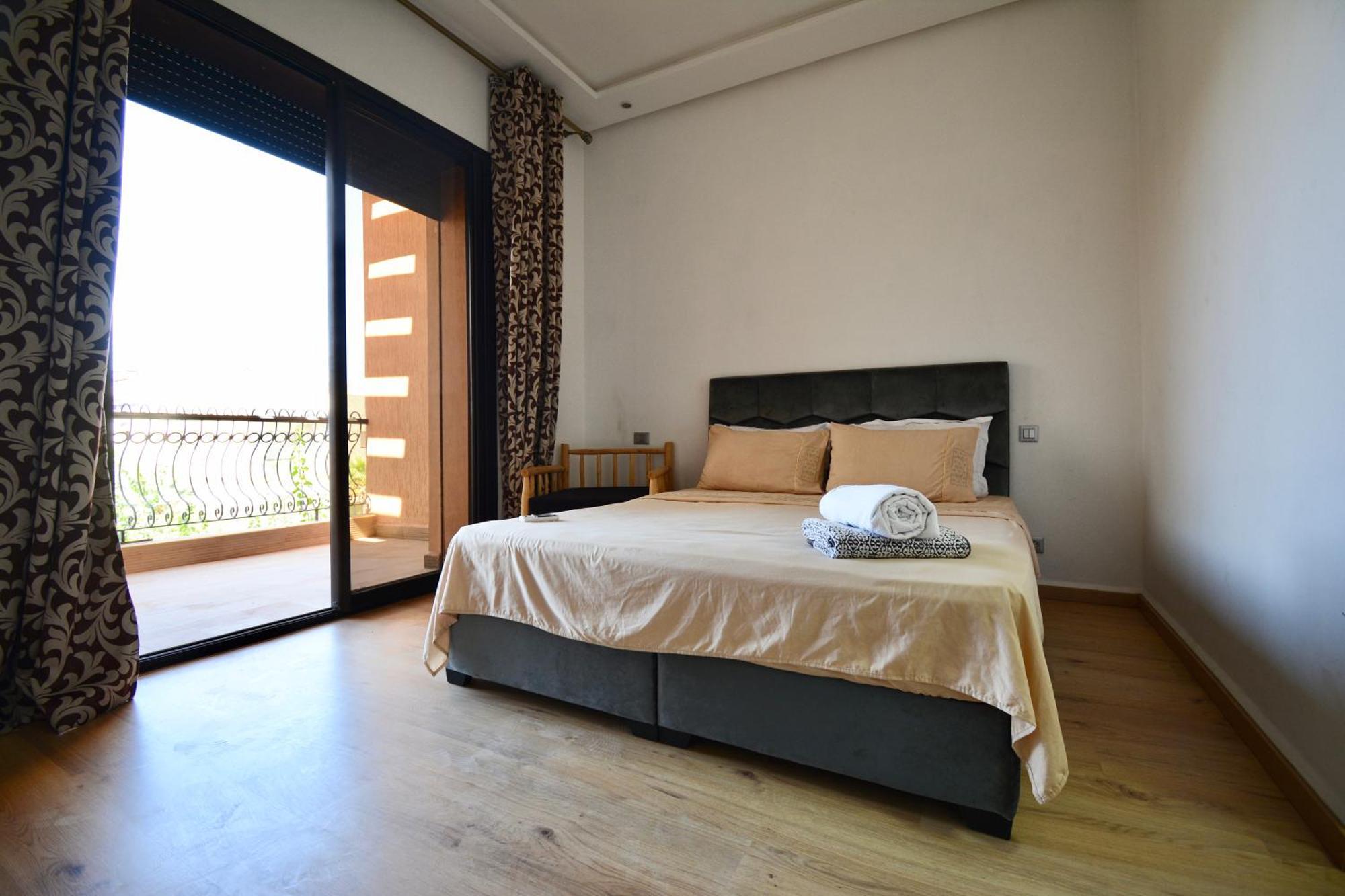 2 King Suites- Pool,ac & Parking-central Location *