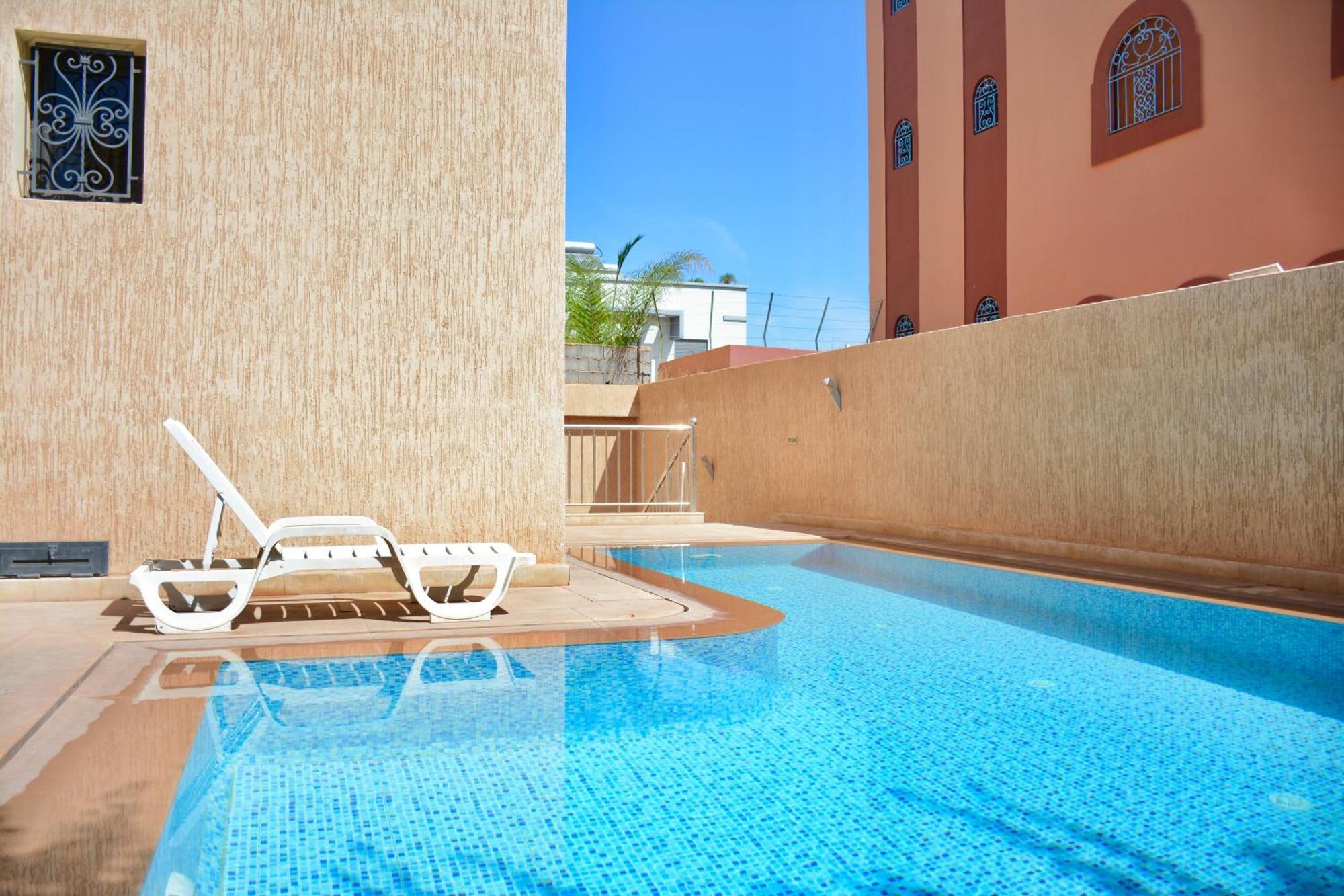2 King Suites- Pool,ac & Parking-central Location Villa *