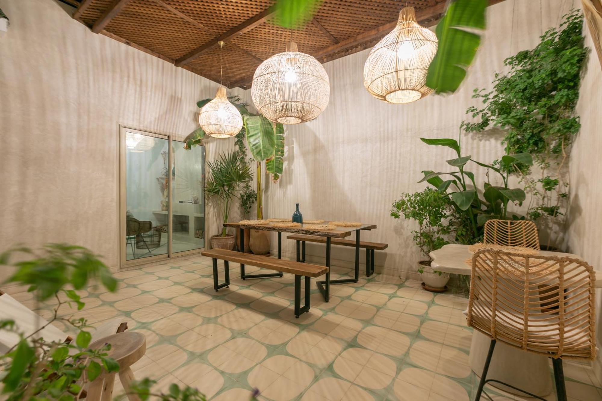 Lamalika Riad *
