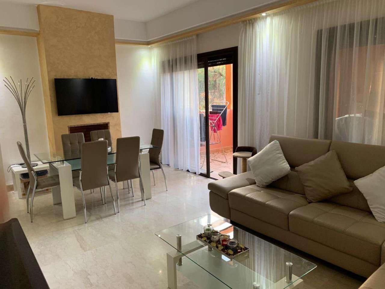 Beautiful Cozy With Pool Apartment *