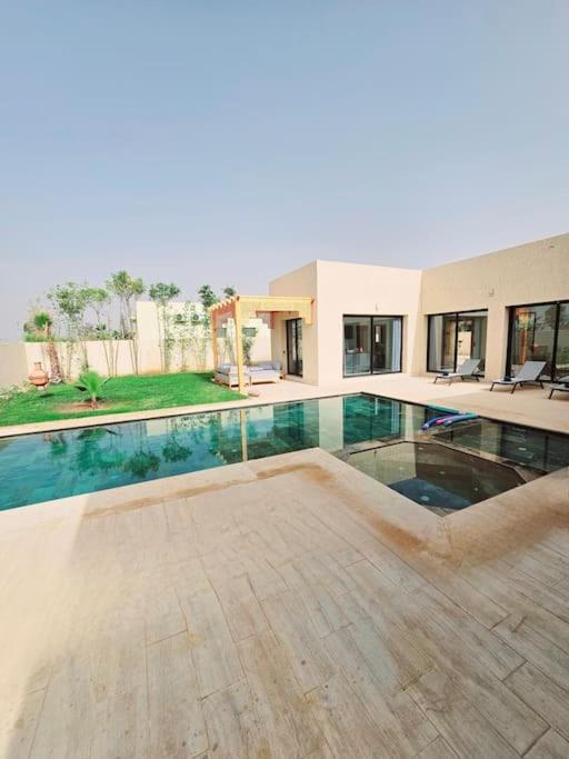 Piscine Sans Vis A Vis Villa