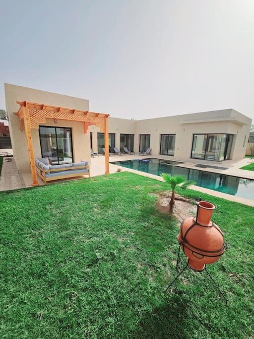 Piscine Sans Vis A Vis Villa