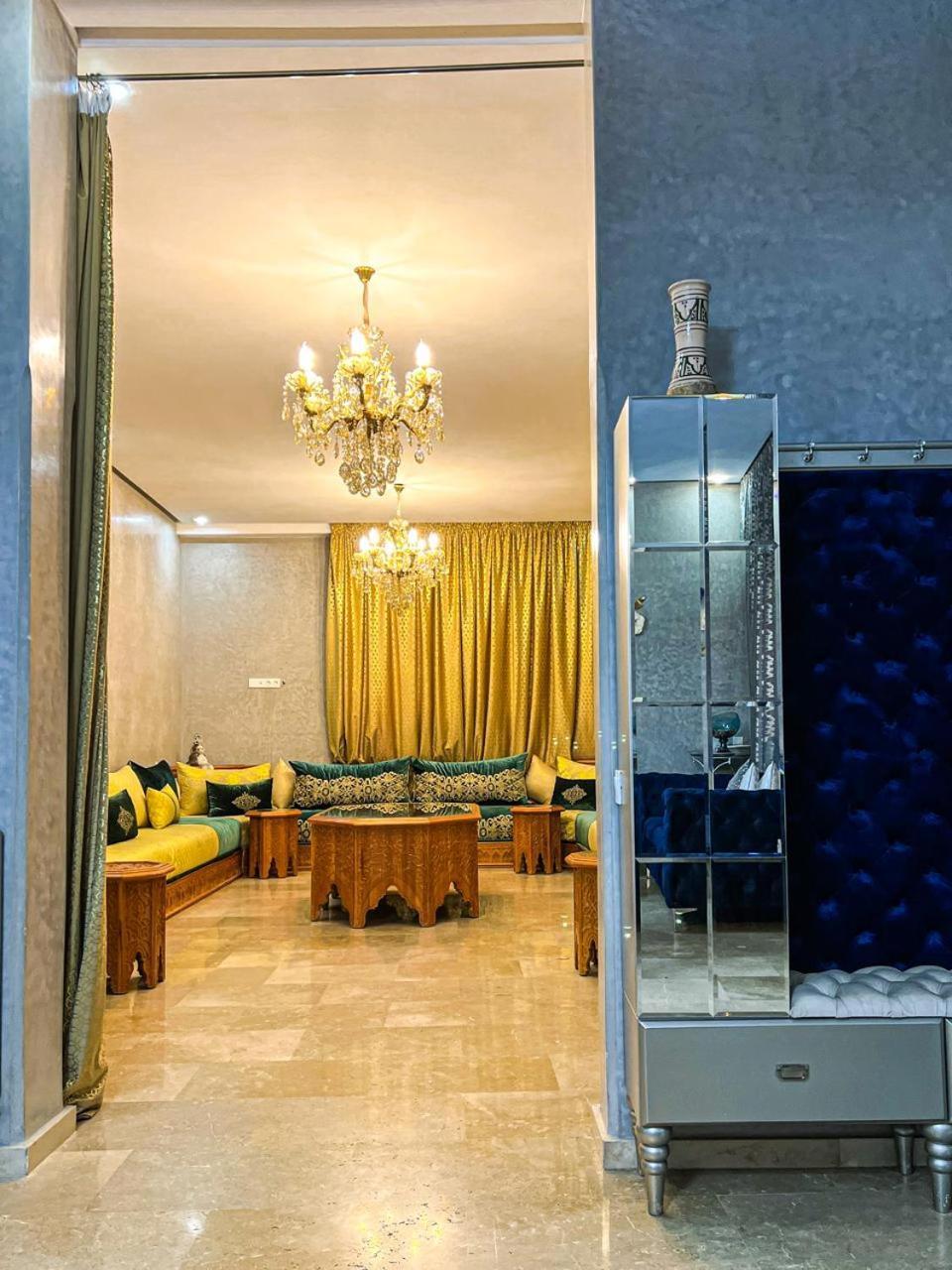La Royale Avec Cuisiniere Villa *