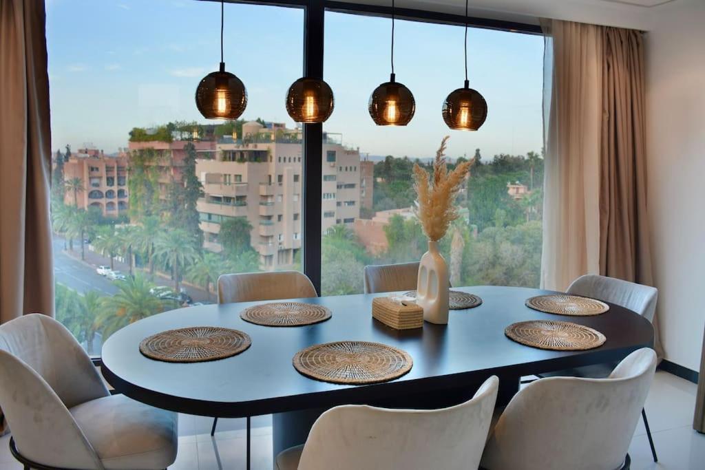 De Luxe A Marrakech Avec Jacuzzi Piscine Et Vue Panoramique Appartement