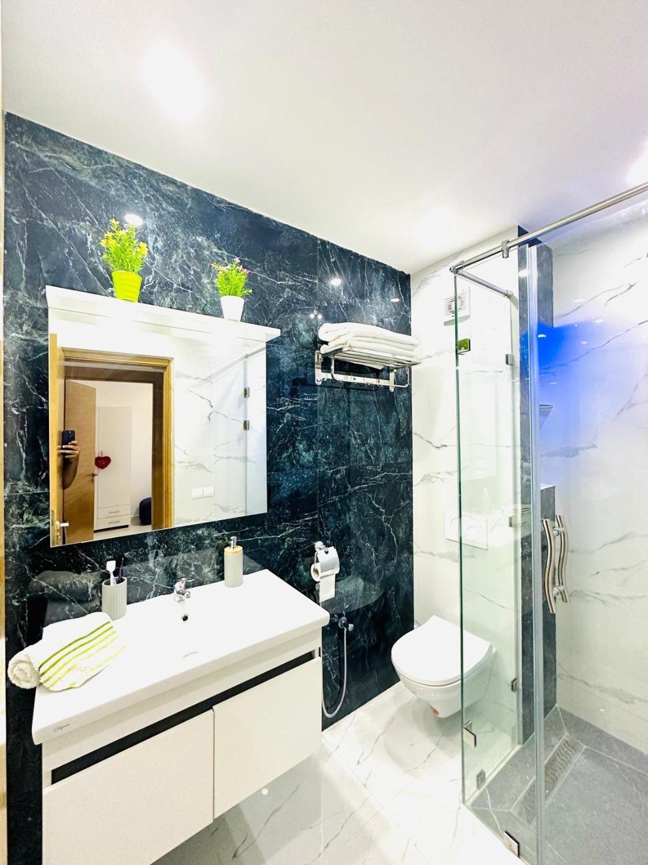 F3 De Luxe A Gueliz - 5 Min De La Gare - Piscine, Wifi, Parking Au Coeur De Marrakech Appartement Marrakesh