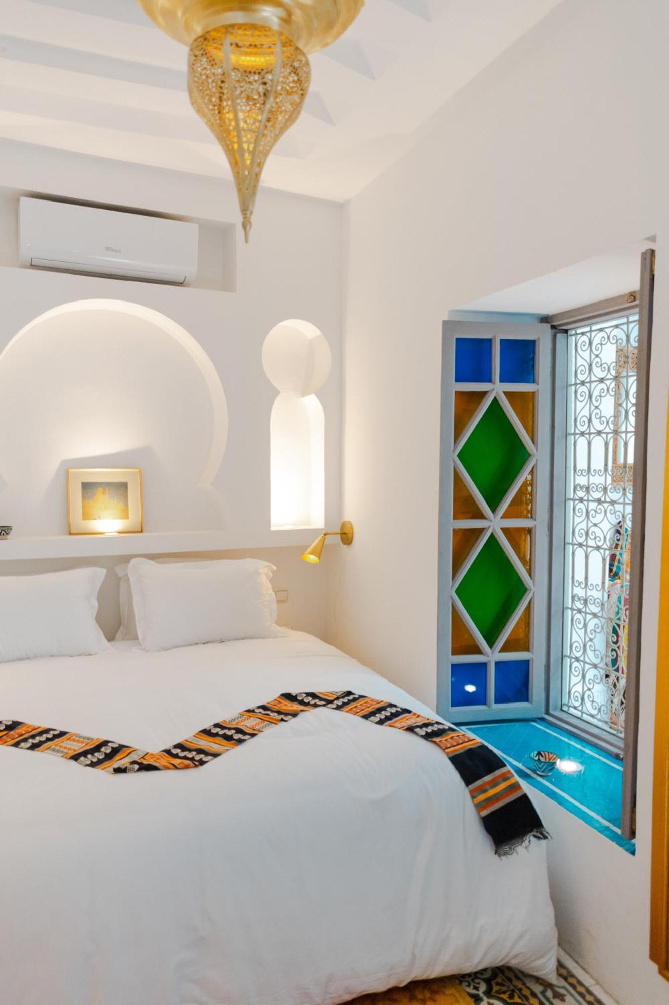 Boutique La Maison Darts Et Medicine Hotel