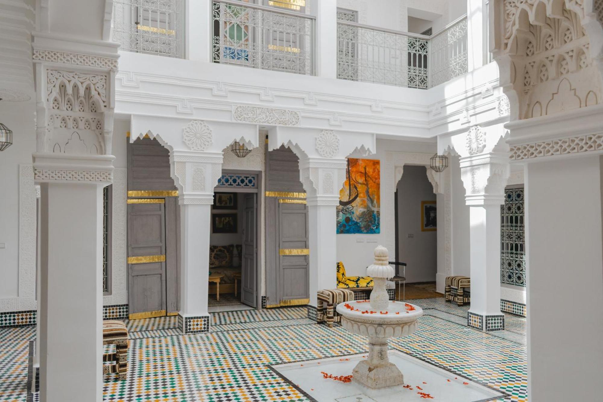 Boutique La Maison Darts Et Medicine Hotel