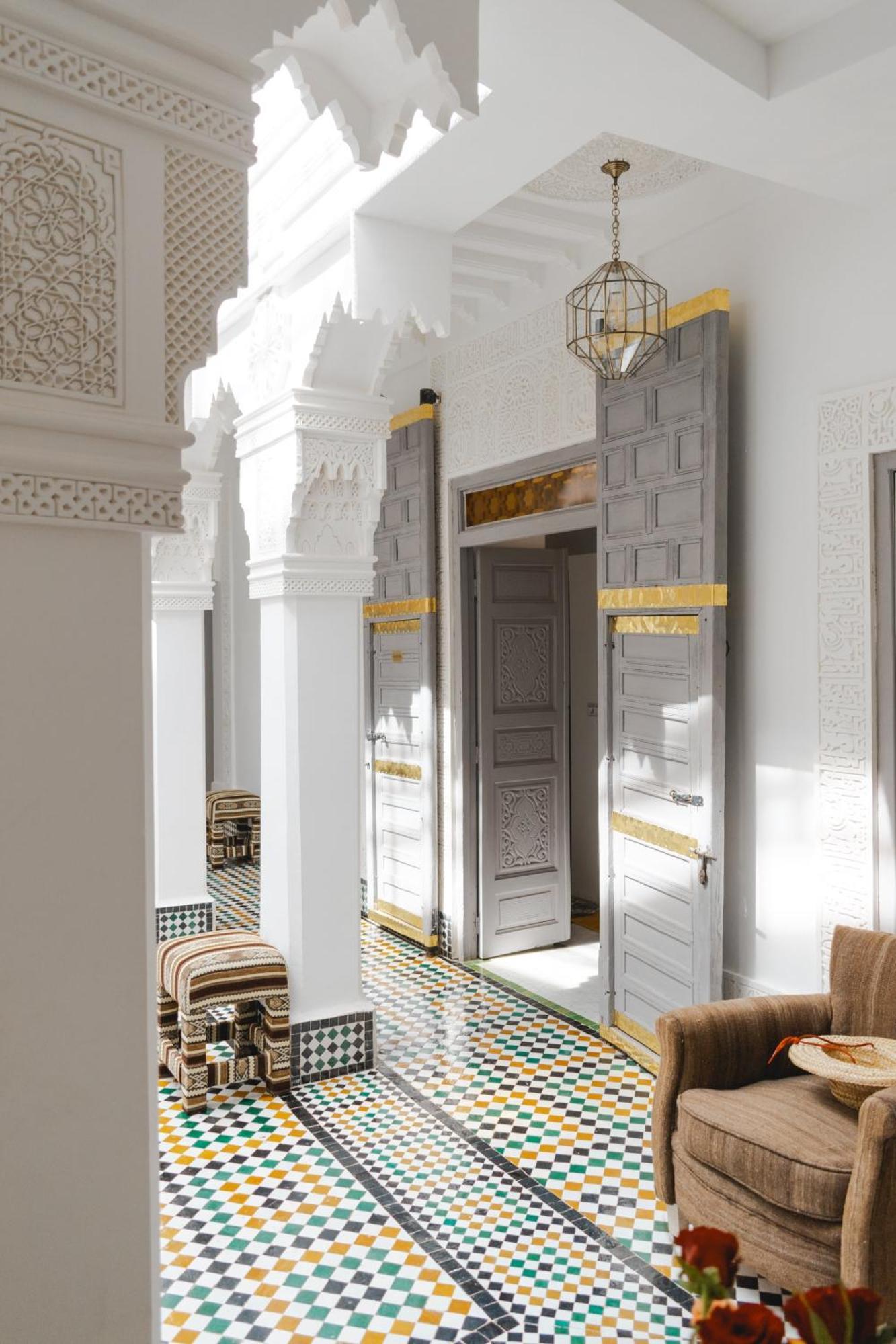 Boutique La Maison Darts Et Medicine Hotel