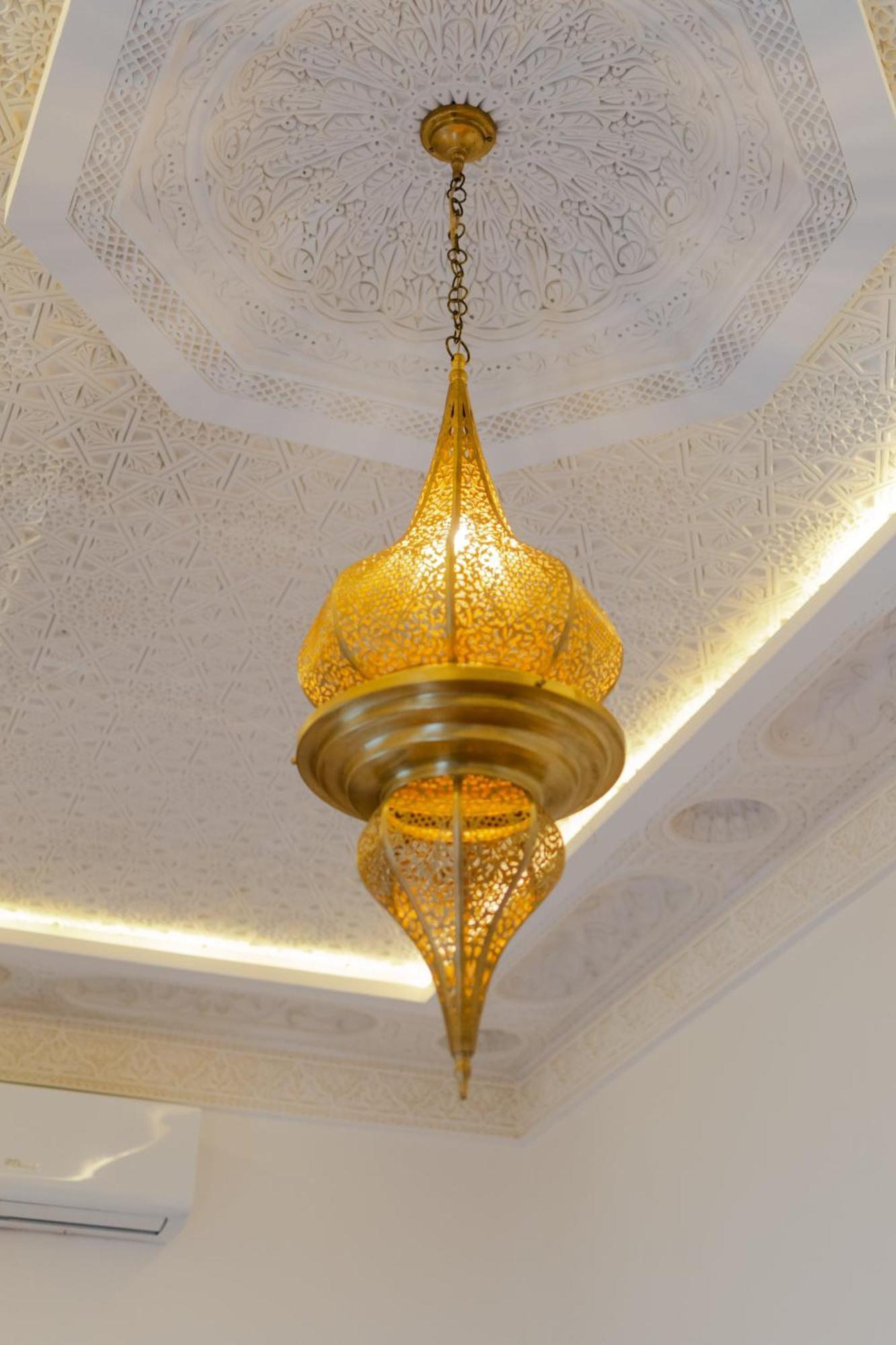 Boutique La Maison Darts Et Medicine Hotel *