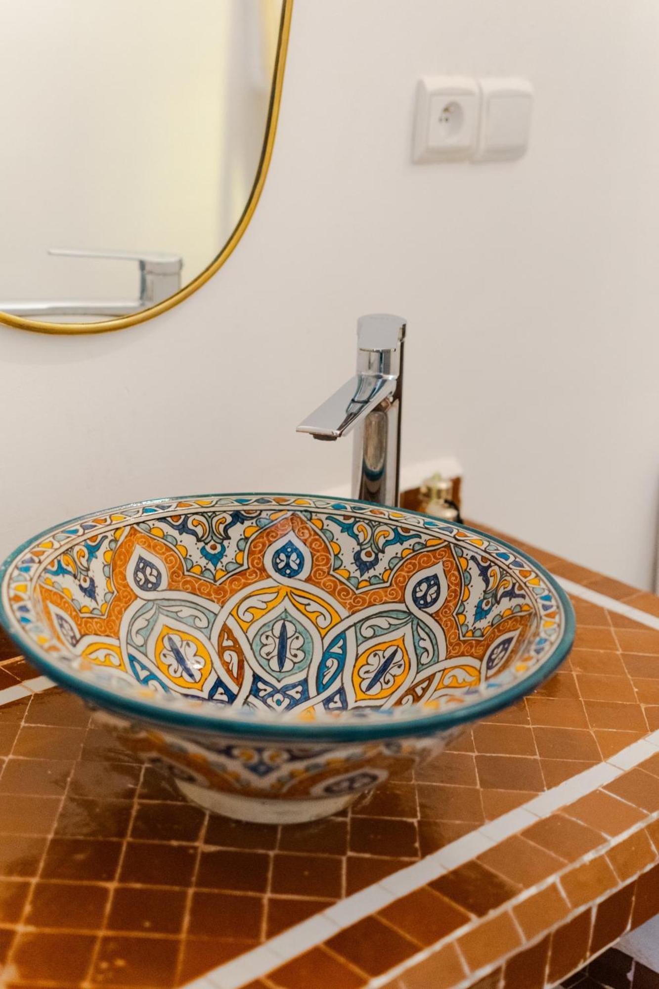 Boutique La Maison Darts Et Medicine Hotel