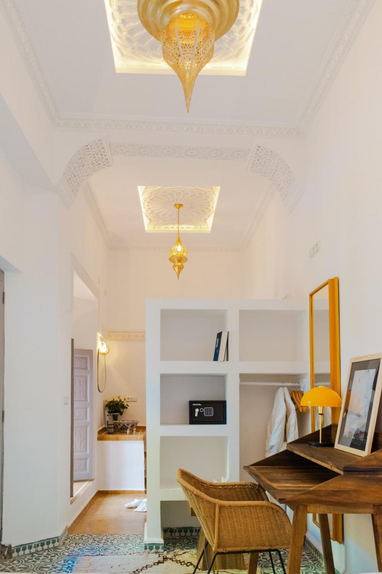 Boutique La Maison Darts Et Medicine