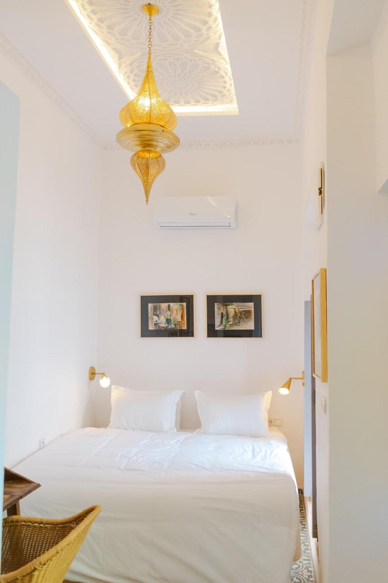 Boutique La Maison Darts Et Medicine Hotel
