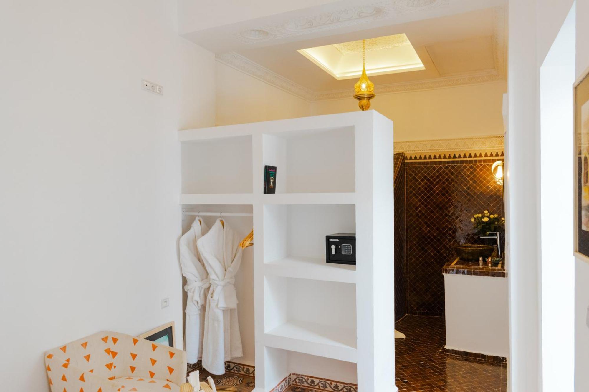 Boutique La Maison Darts Et Medicine Hotel