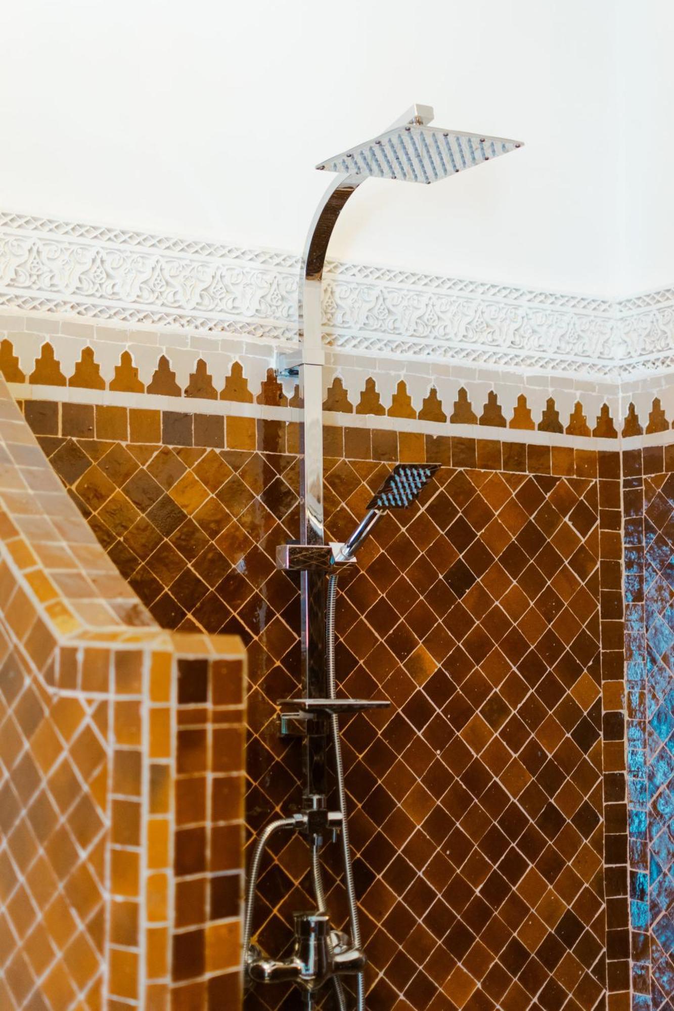 Boutique La Maison Darts Et Medicine