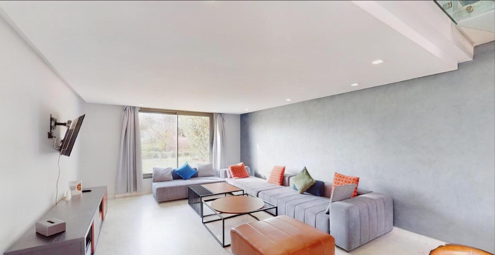 Tres Beau Duplexe Avec Piscine Depuis La Terrasse Appartement