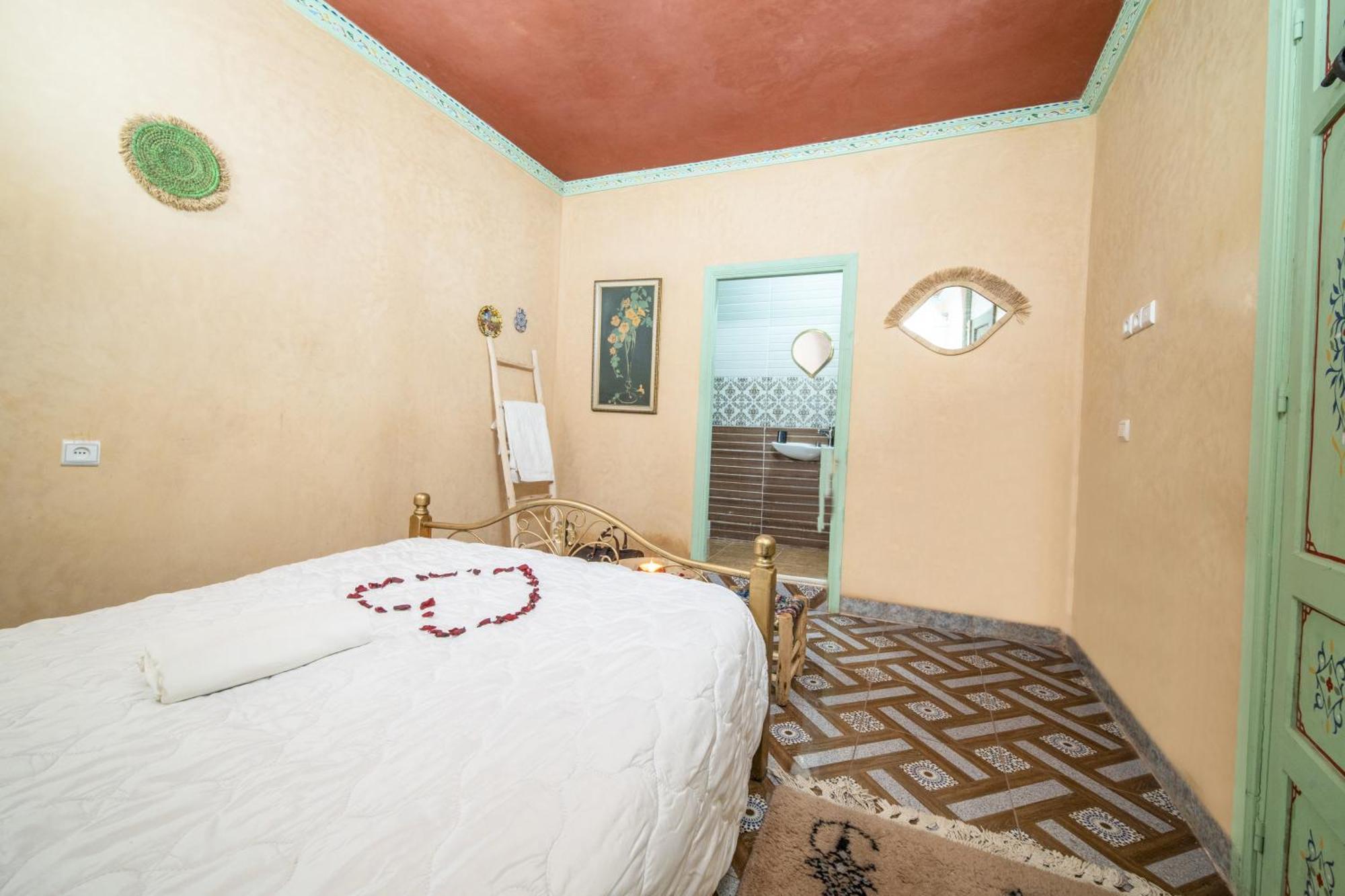 Riad Nicedina *