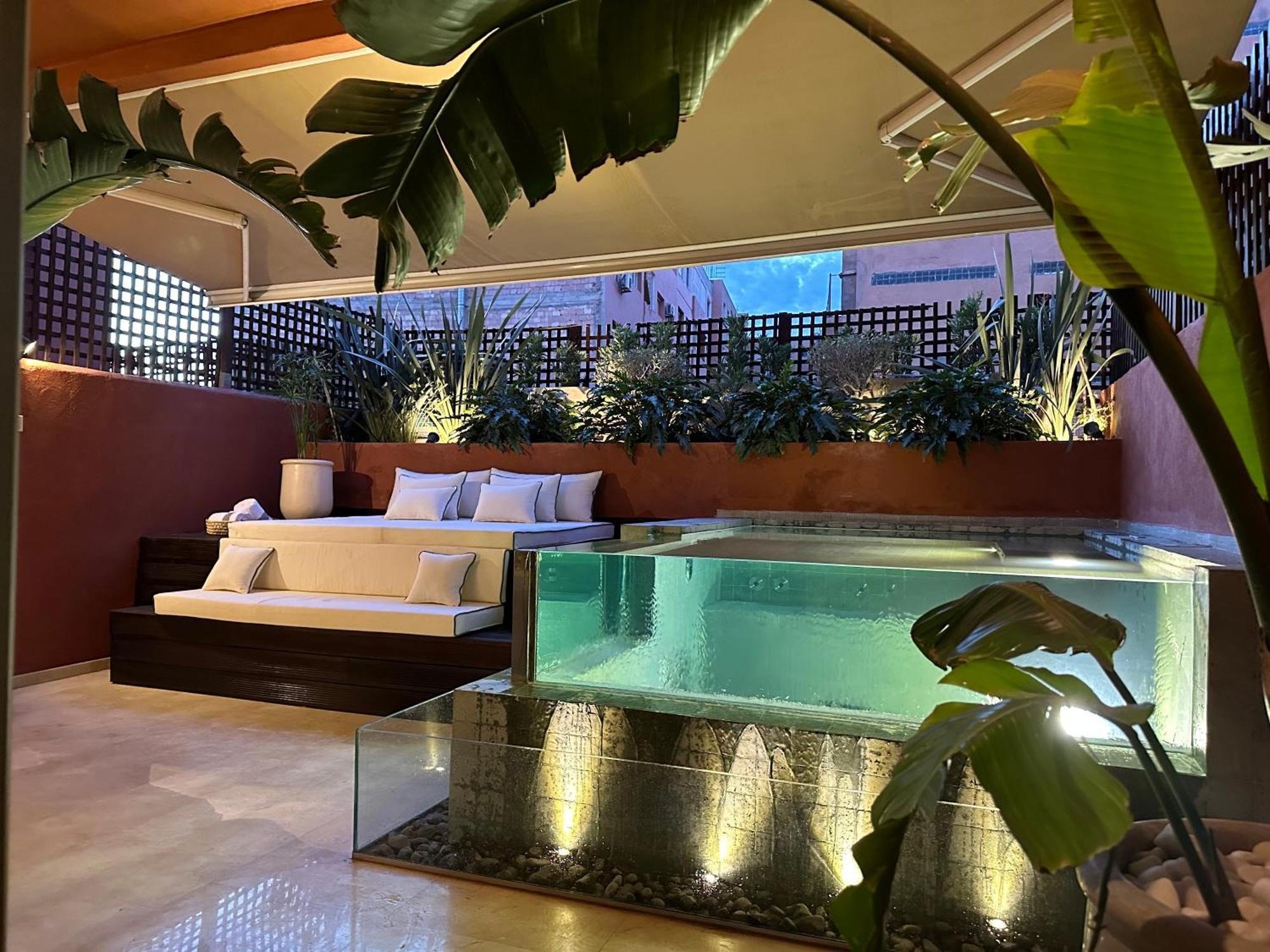 Nacarat Centre Gueliz 2br *