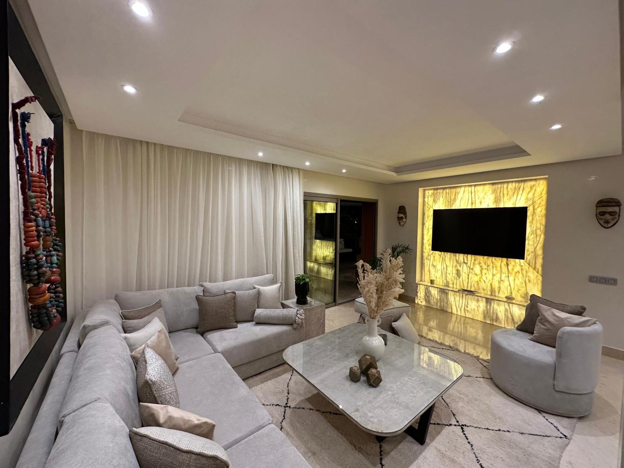 Nacarat Centre Gueliz 2br *