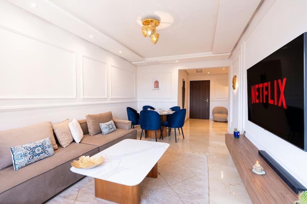 Luxury And Healthy Designed With Pool Appartement