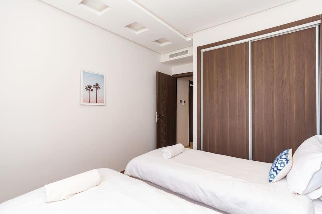 Luxury And Healthy Designed With Pool Appartement