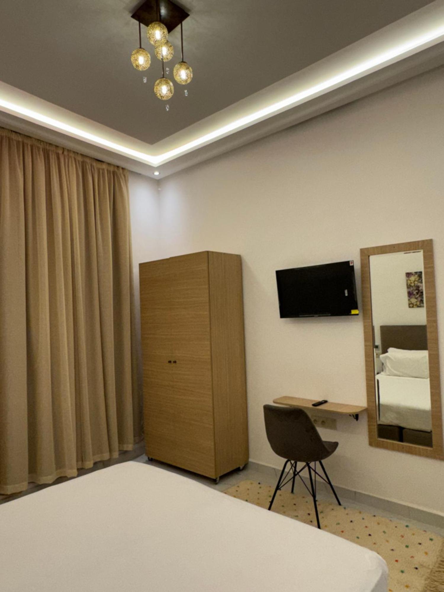 Apartment Square *