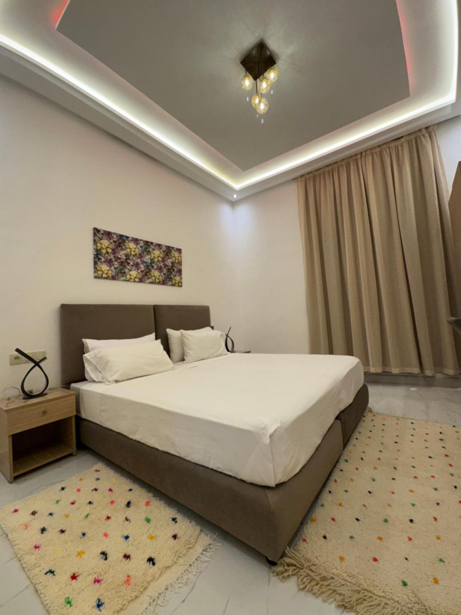 Square Apartment
