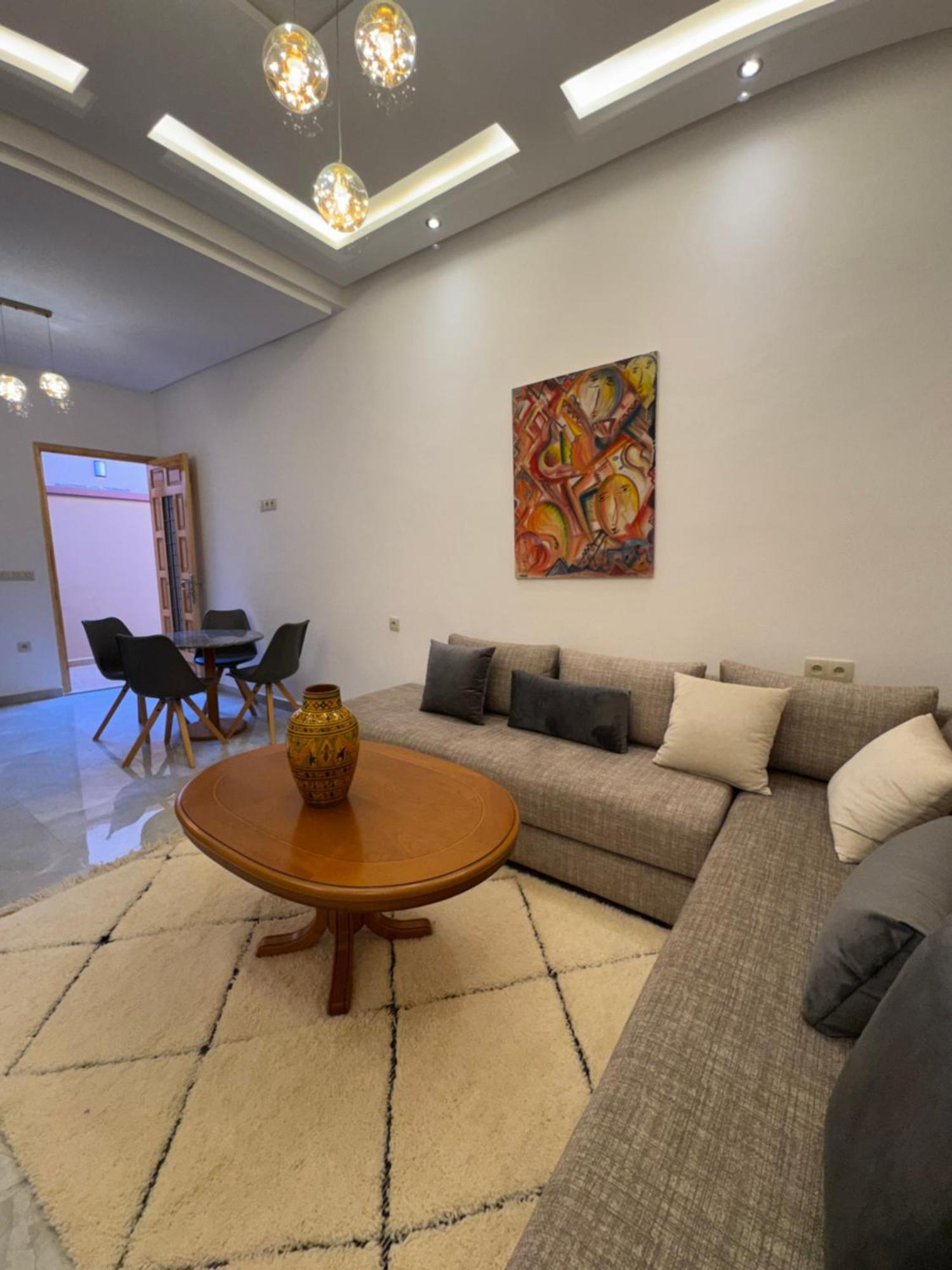 Apartment Square *
