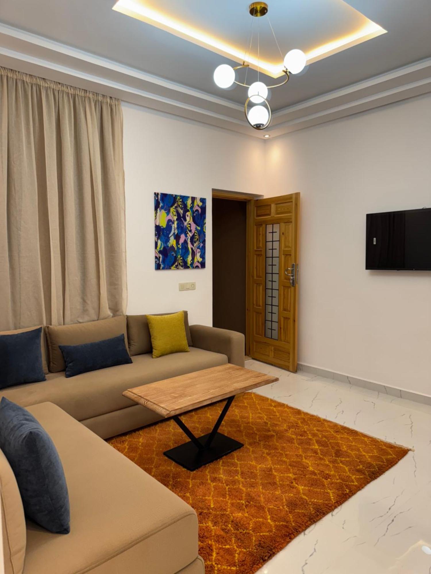 Apartment Square *