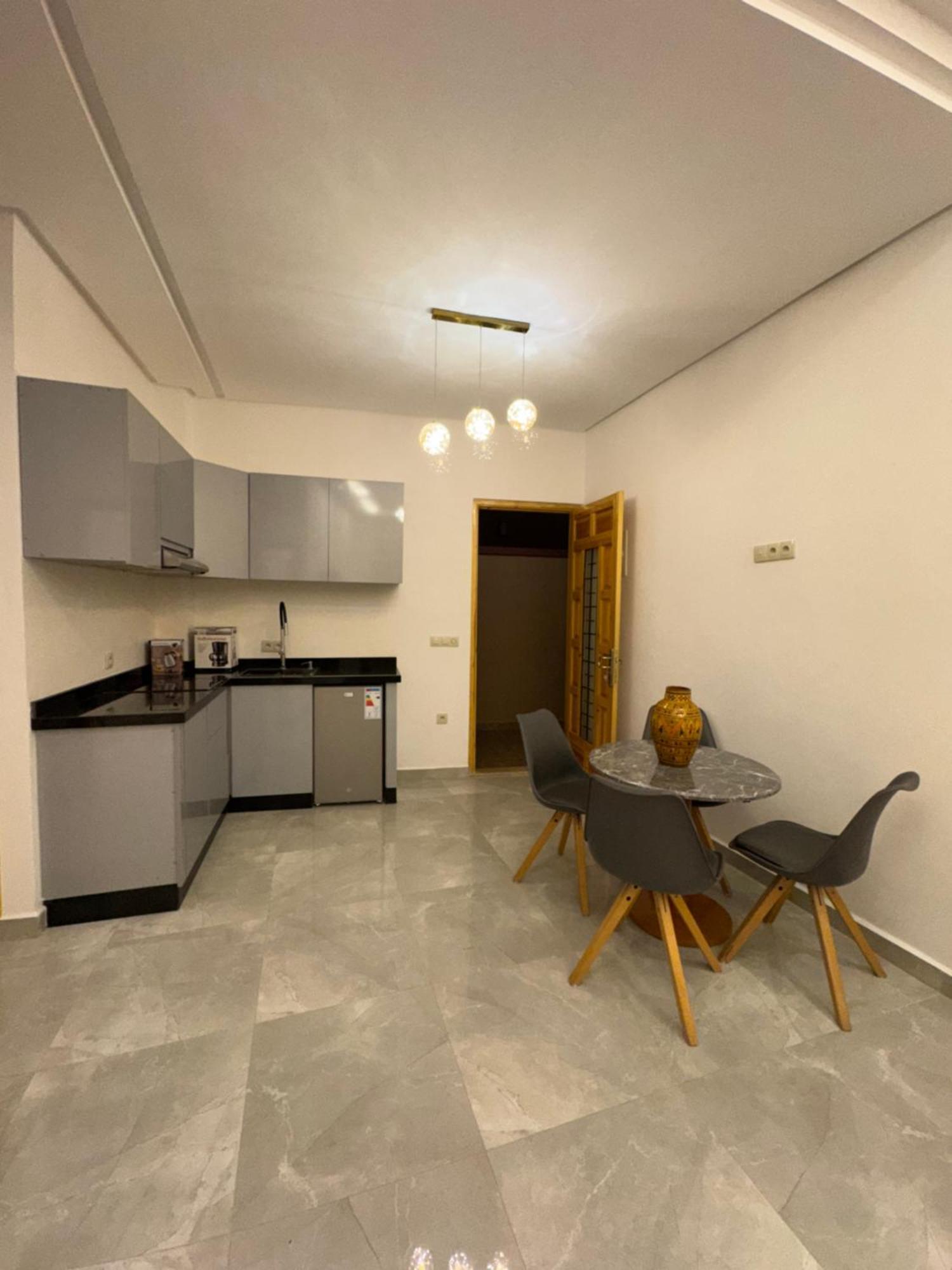 Apartment Square *
