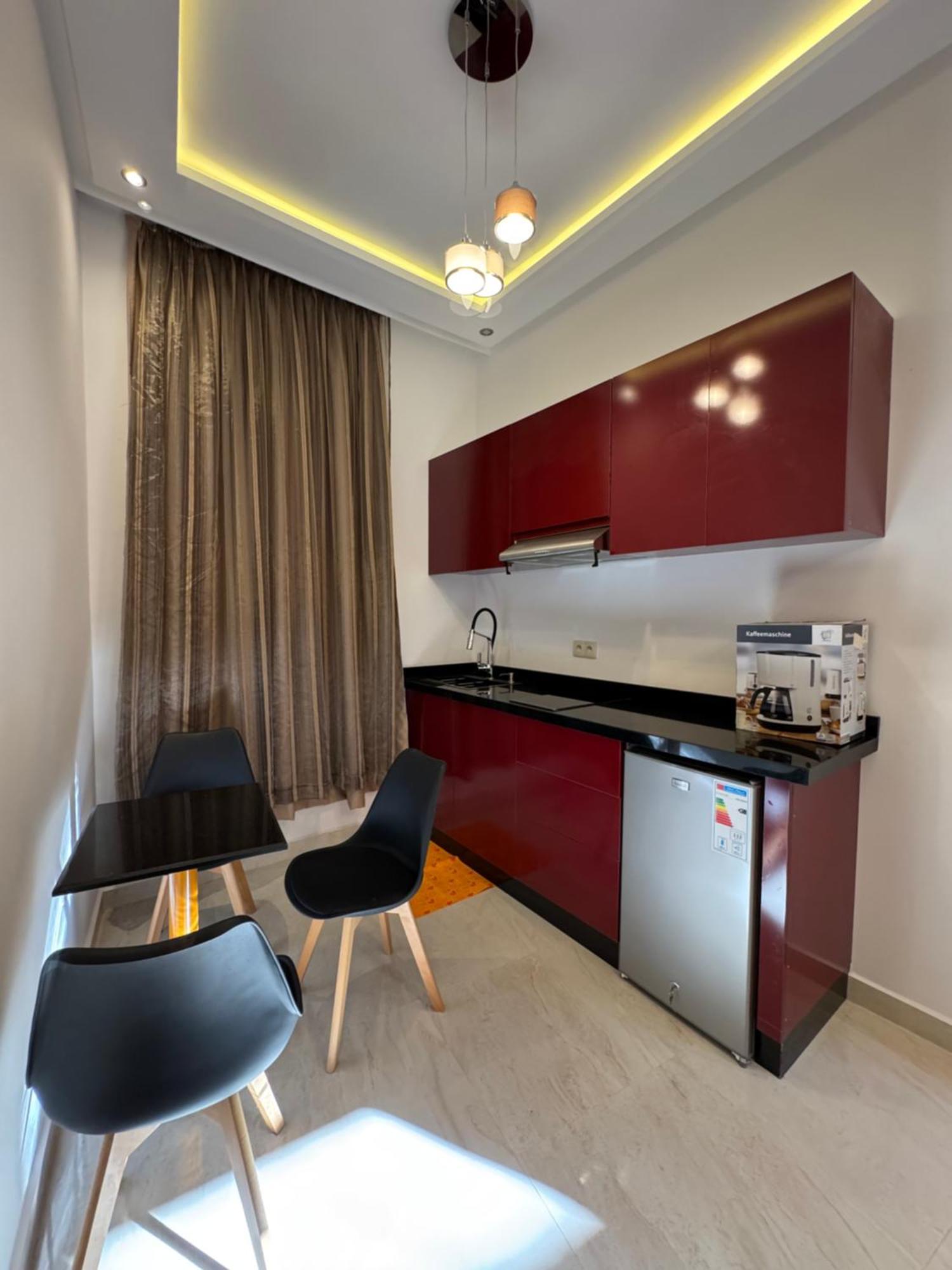 Square Apartment *