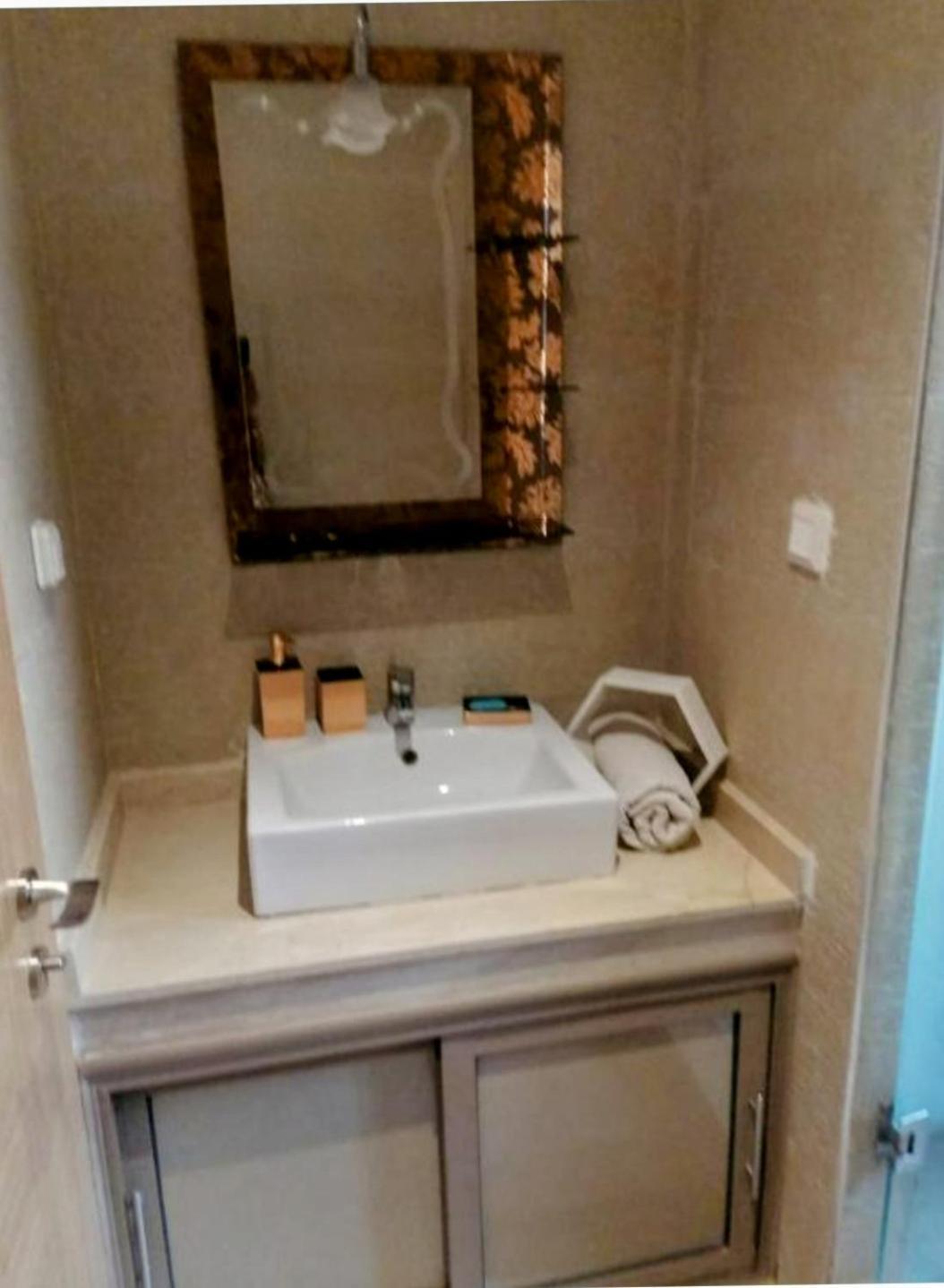 Appartement Un Elegant A Louer A Marrakech Avec Deux Piscines Et Situation En Centre *