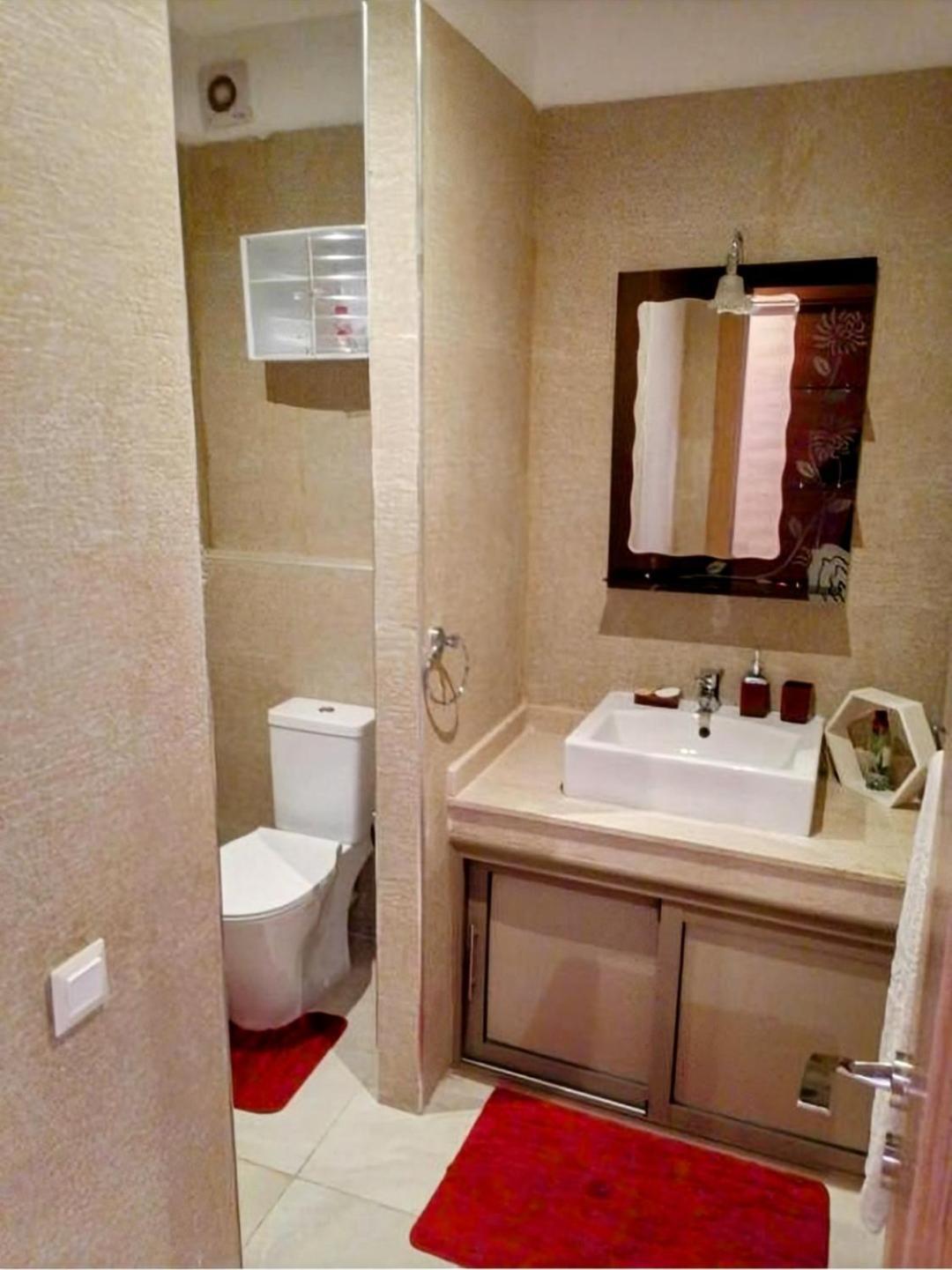 Appartement Un Elegant A Louer A Marrakech Avec Deux Piscines Et Situation En Centre *