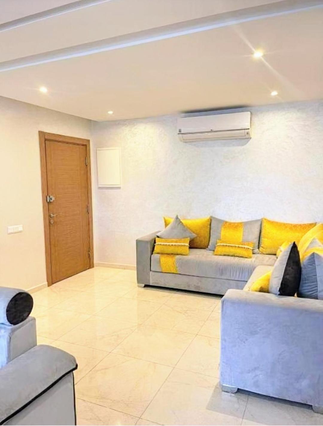 Appartement Un Elegant A Louer A Marrakech Avec Deux Piscines Et Situation En Centre
