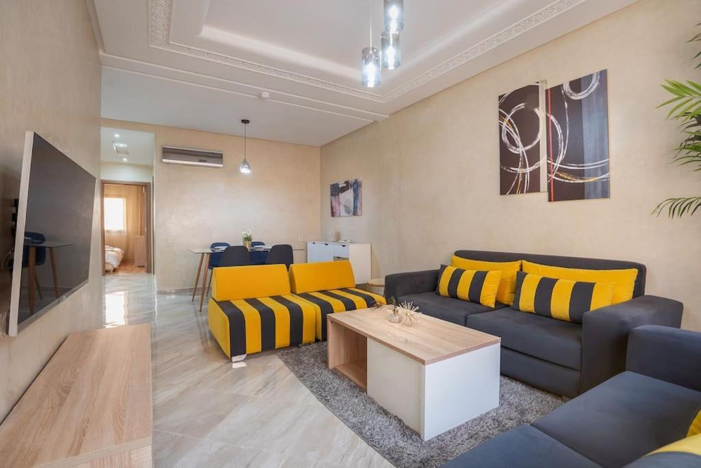 Appartement Spacious 2 Bedroom Flat With Wi-fi, Pool And Parking