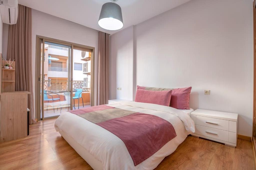 Spacious 2 Bedroom Flat With Wi-fi, Pool And Parking Appartement Marrakesh