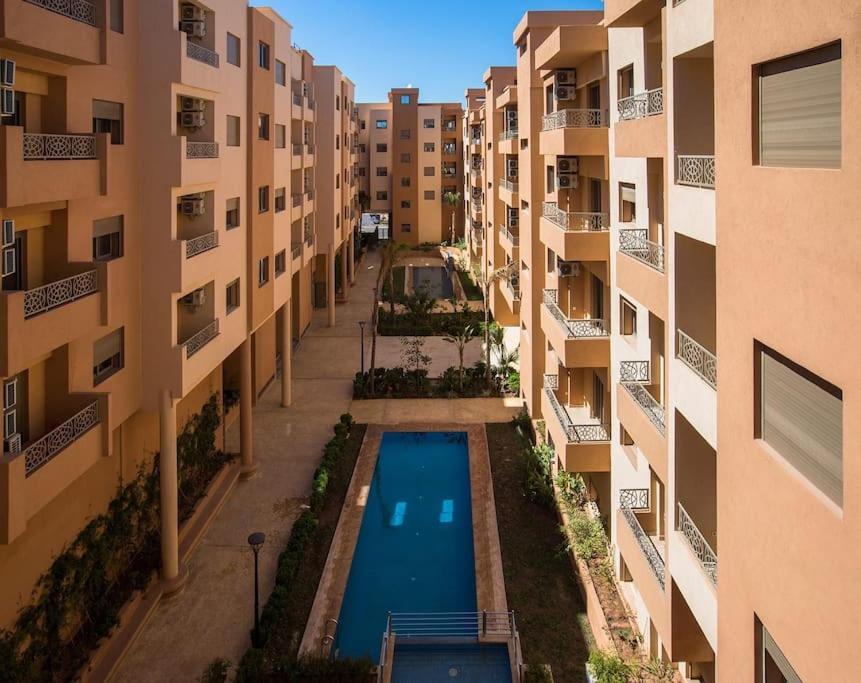 Spacious 2 Bedroom Flat With Wi-fi, Pool And Parking Appartement