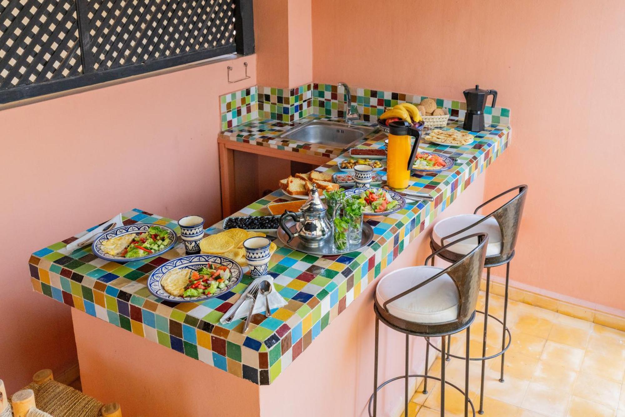 Riad Aouzal Exclusif-breakfast-pool *
