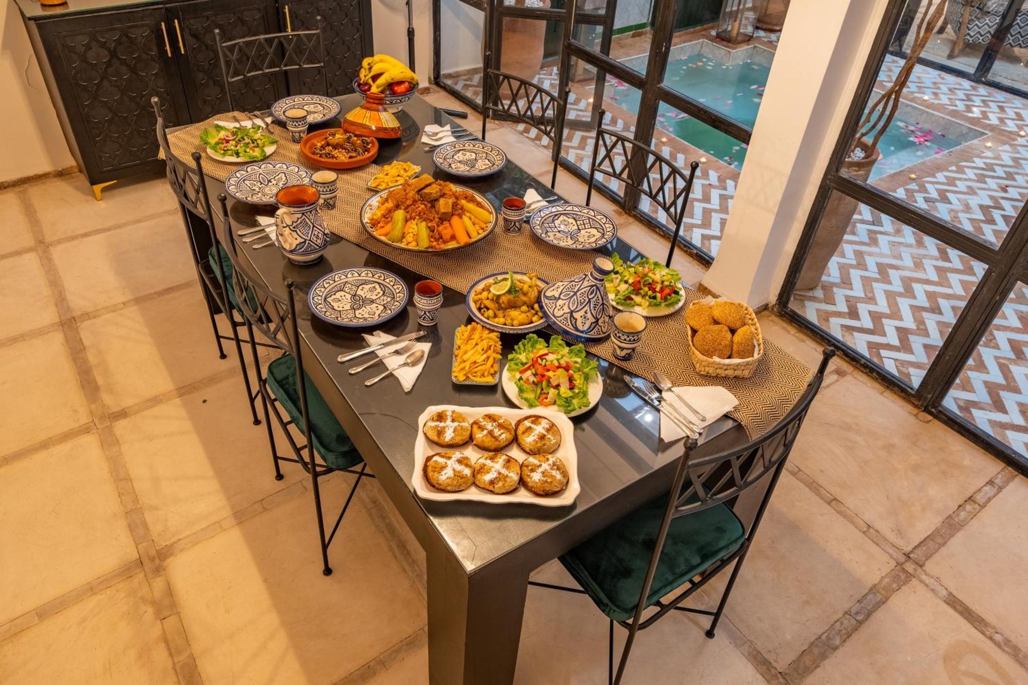 Riad Aouzal Exclusif-breakfast-pool Hébergement de vacances Marrakesh