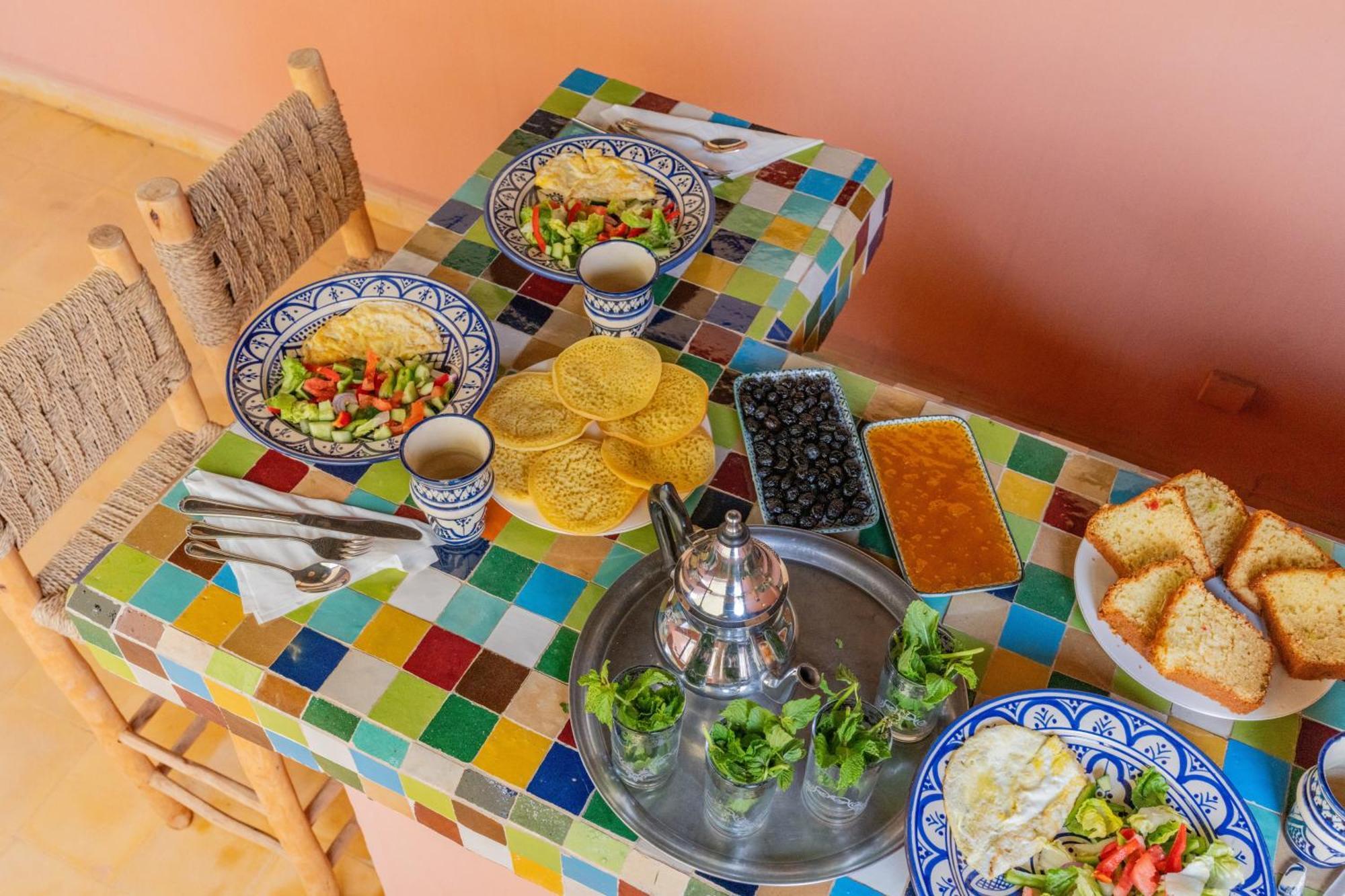 Riad Aouzal Exclusif-breakfast-pool