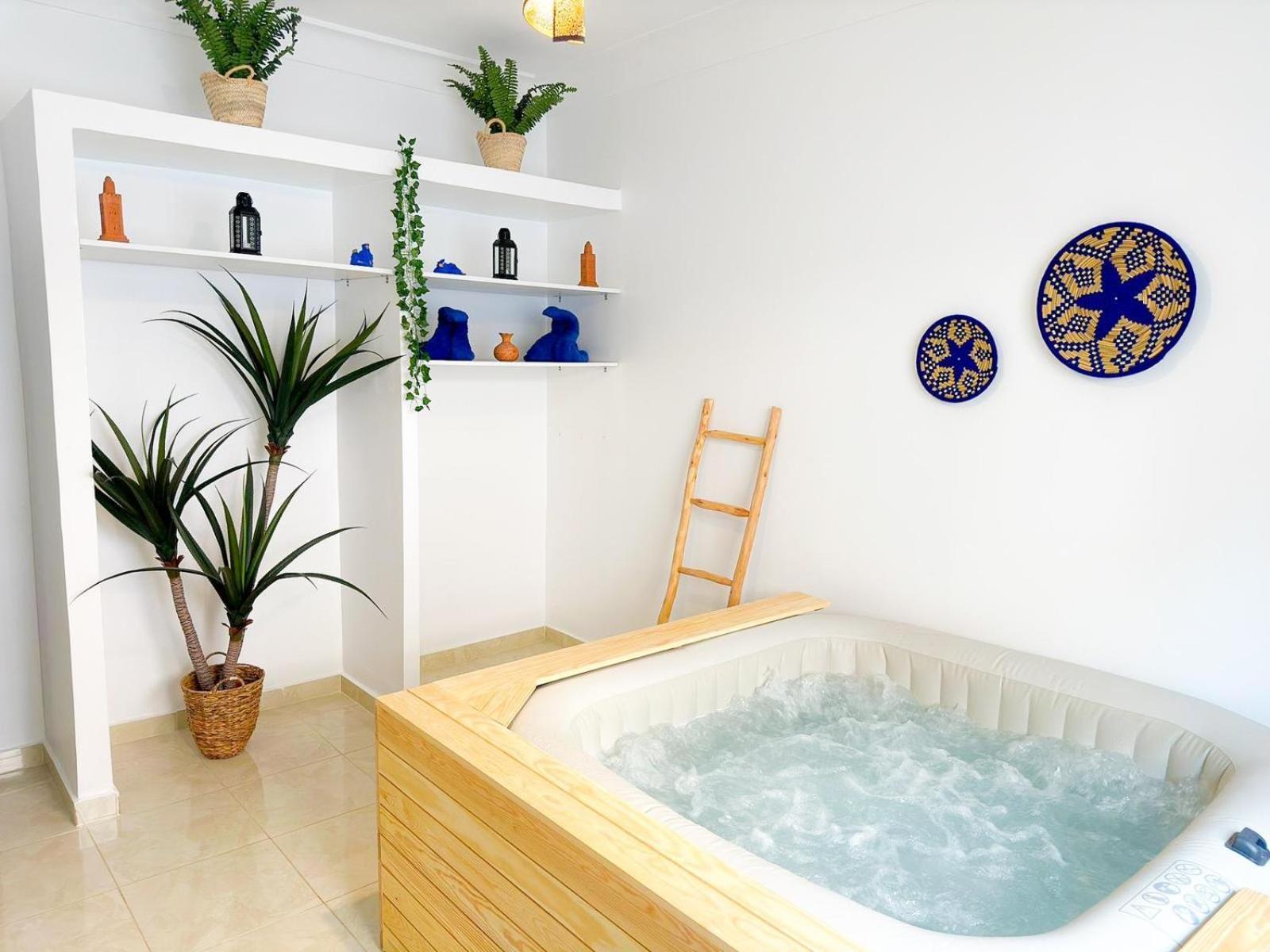 Dar Juma, & Appartements, & Piscine Chauffee Riad 5*
