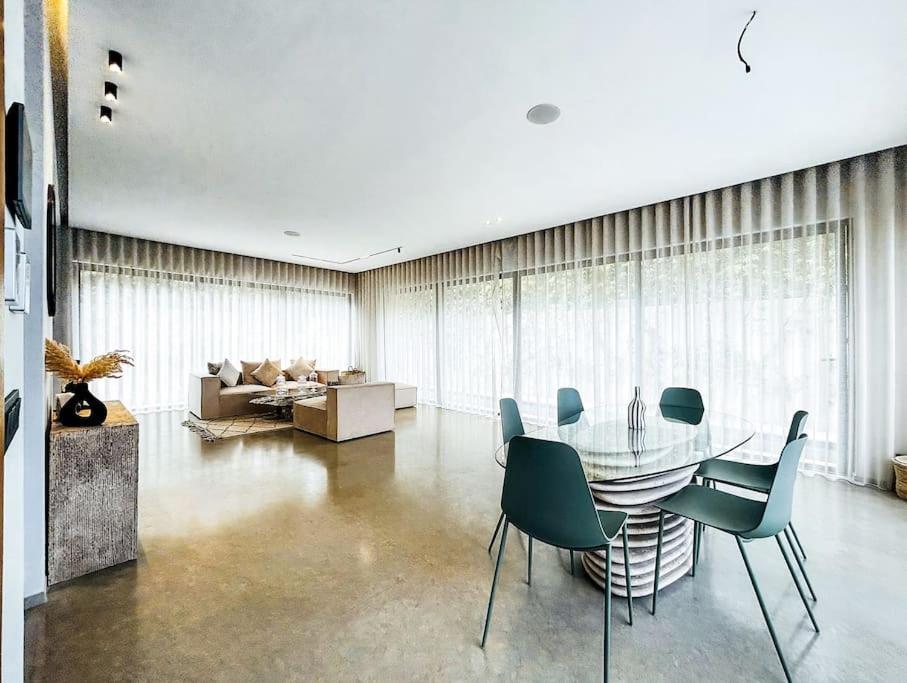 Luxury 4br With Pool, Amelkis Villa *