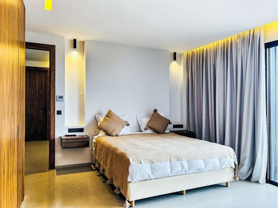 Luxury 4br With Pool, Amelkis