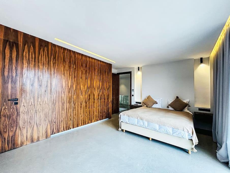 Luxury 4br With Pool, Amelkis Villa