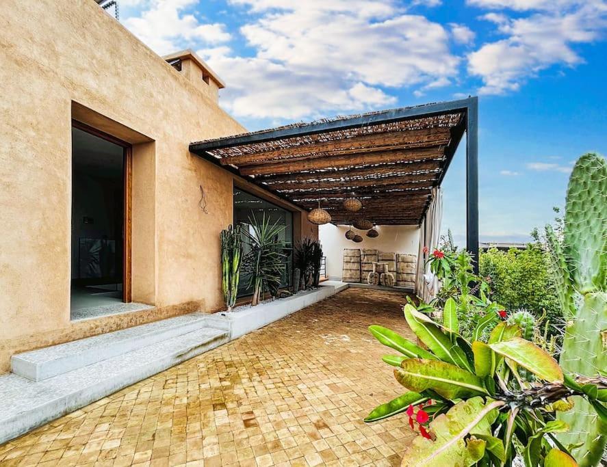Luxury 4br With Pool, Amelkis Villa