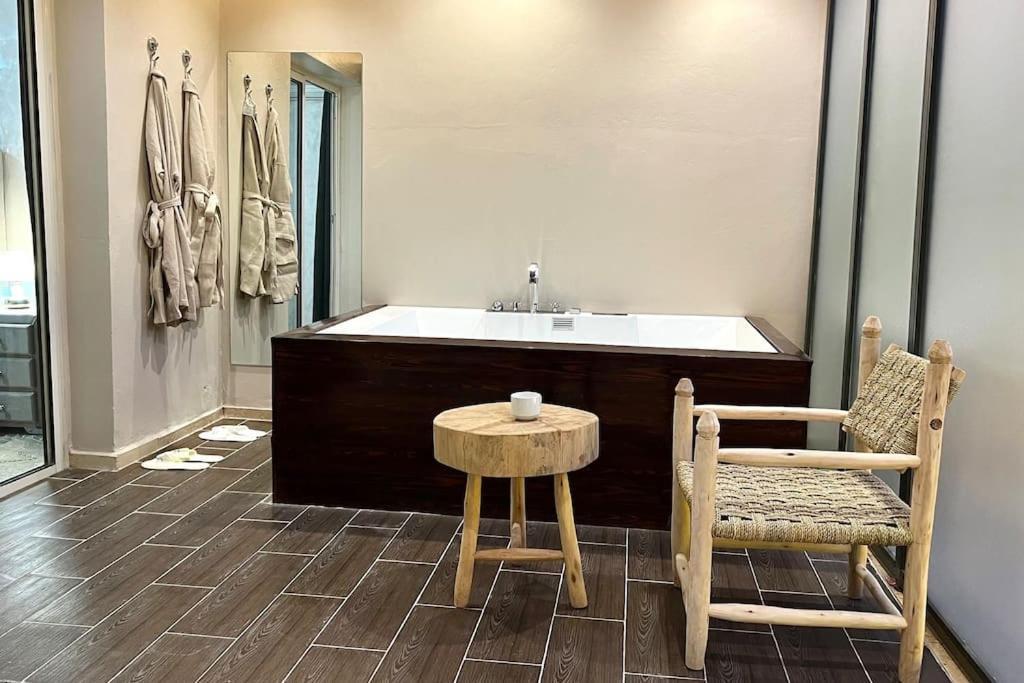 Appartement De Luxe Avec Jacuzzi Prive & Terrasse Au Coeur De Marrakech *